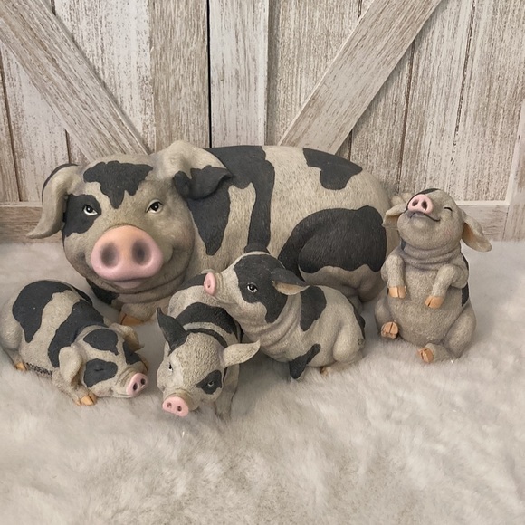 2006 WMG  Pig Figurines - Picture 1 of 10